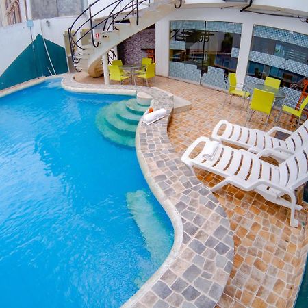 Hotel Jhor Bush Пукальпа Екстер'єр фото