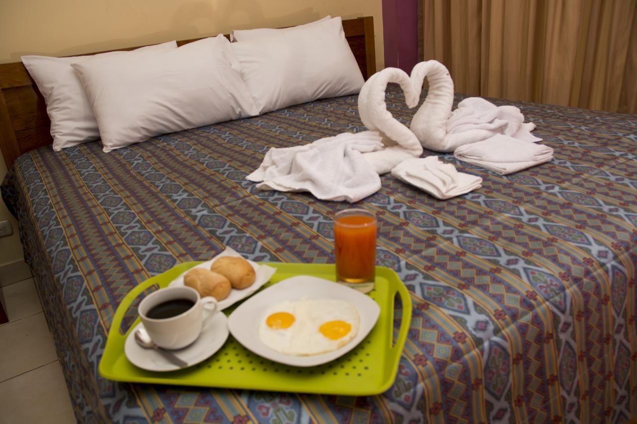 Hotel Jhor Bush Пукальпа Екстер'єр фото