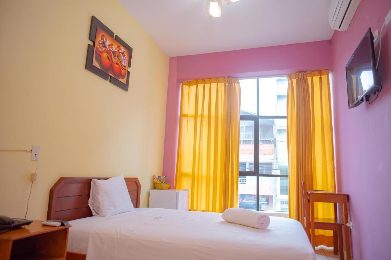 Hotel Jhor Bush Пукальпа Екстер'єр фото
