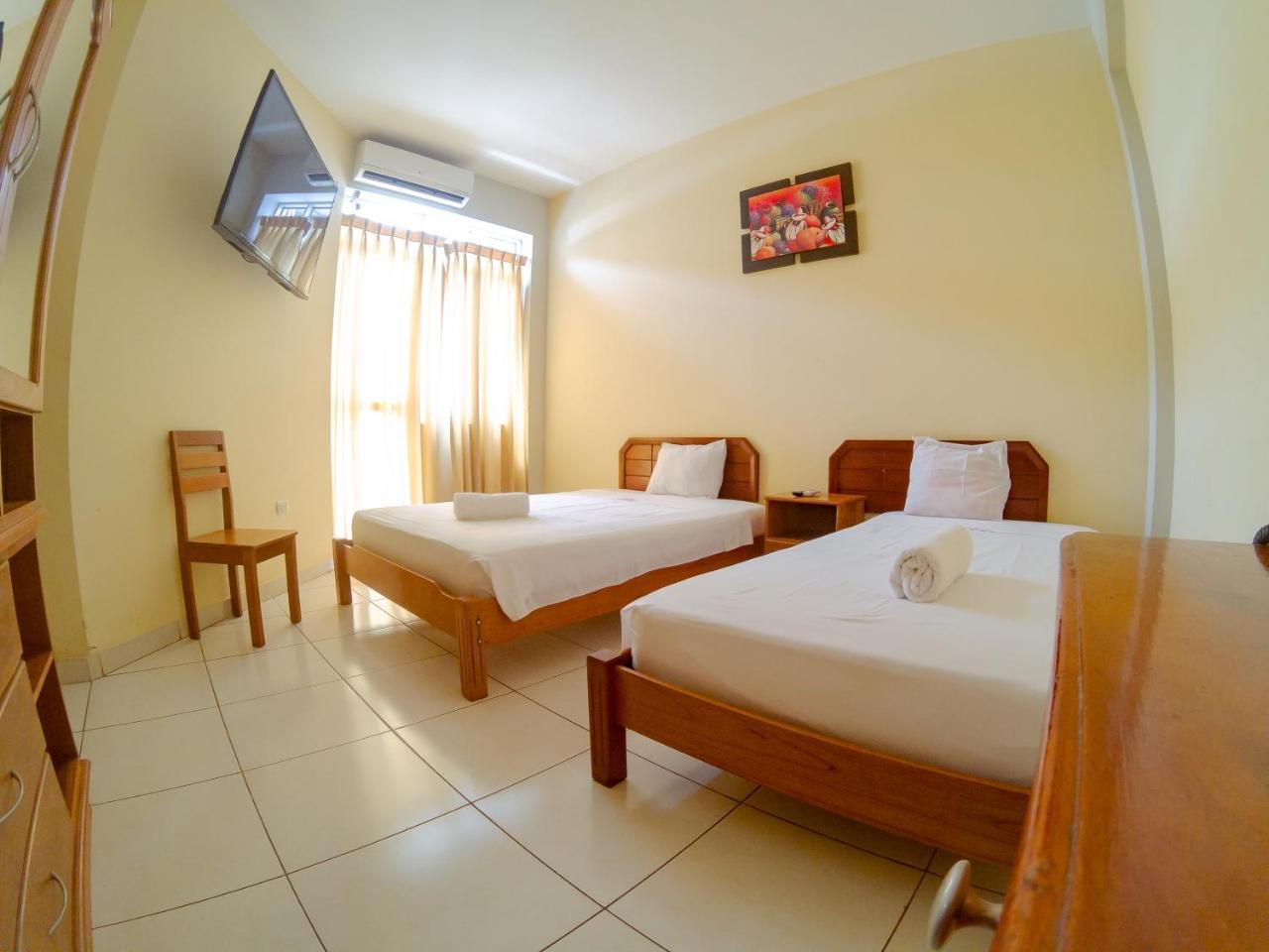 Hotel Jhor Bush Пукальпа Екстер'єр фото