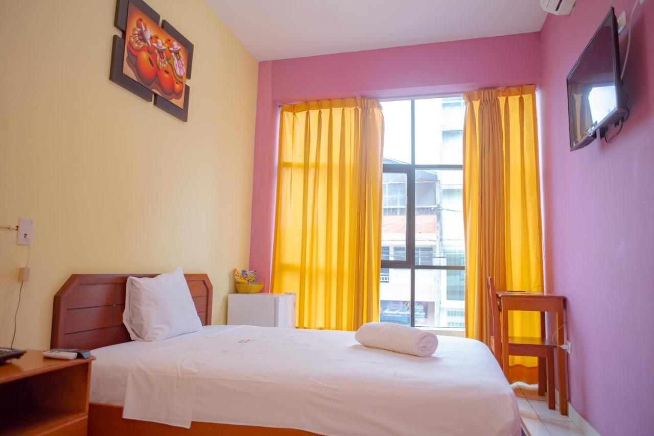 Hotel Jhor Bush Пукальпа Екстер'єр фото